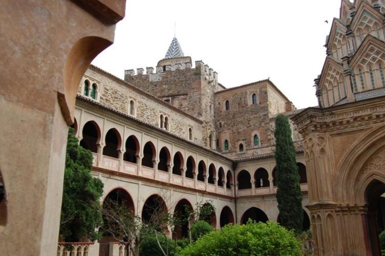 Hotel Hospederia Del Real Monasterio à Guadalupe  Extérieur photo