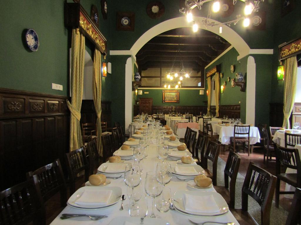 Hotel Hospederia Del Real Monasterio à Guadalupe  Extérieur photo