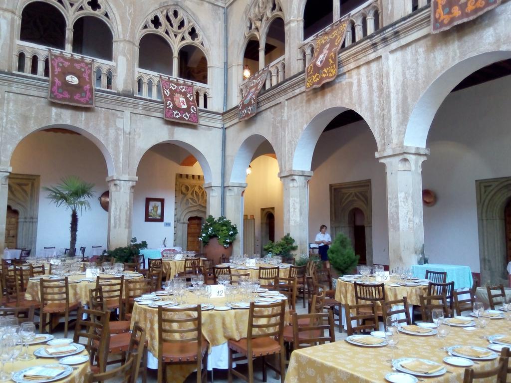Hotel Hospederia Del Real Monasterio à Guadalupe  Extérieur photo